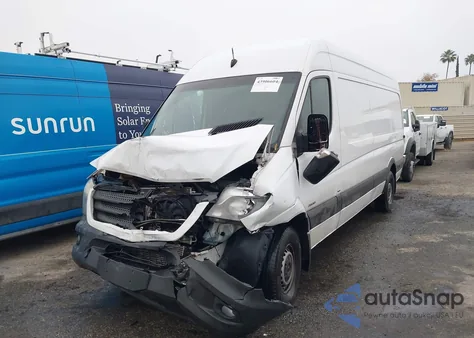 2016 Mercedes-Benz Sprinter 2500 High Roof из США, поврежденный, VIN WD3PE8DD2GP193128